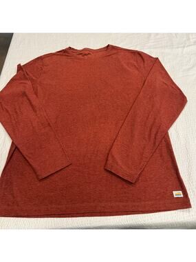 Vuori long sleeve top for men size Medium
